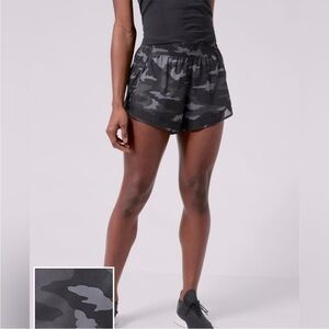 Athleta Camo Printed Mesh Racer Run Short 4" -
Size L